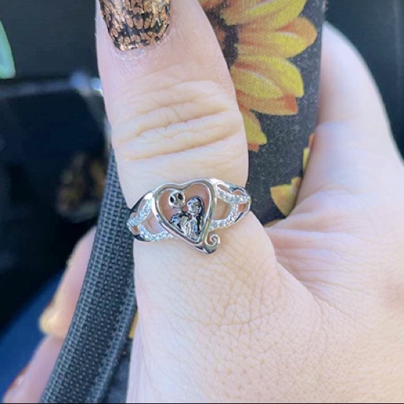 18k Diamond Nightmare Before Christmas Heart Ring - Picture 10 of 11